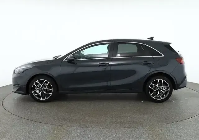 Neu Kia Ceed 140 PS (102 kW) 2025 Grau Kleinwagen