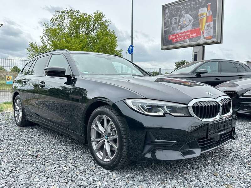 Schwarz ii Gebraucht 2022 BMW 320 Sport Line Kombi | 24.980 € (Guter Preis) - Bild 1/4