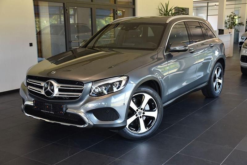 Grau Gebraucht 2017 Mercedes GLC250 Exclusive SUV | 28.950 € (Fairer Preis) - Bild 1/4
