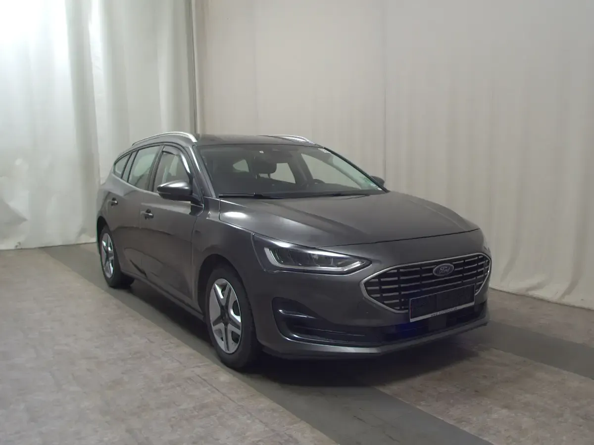 Gebraucht Ford Focus Titanium 120 PS (88 kW) 2022 Grau Kombi