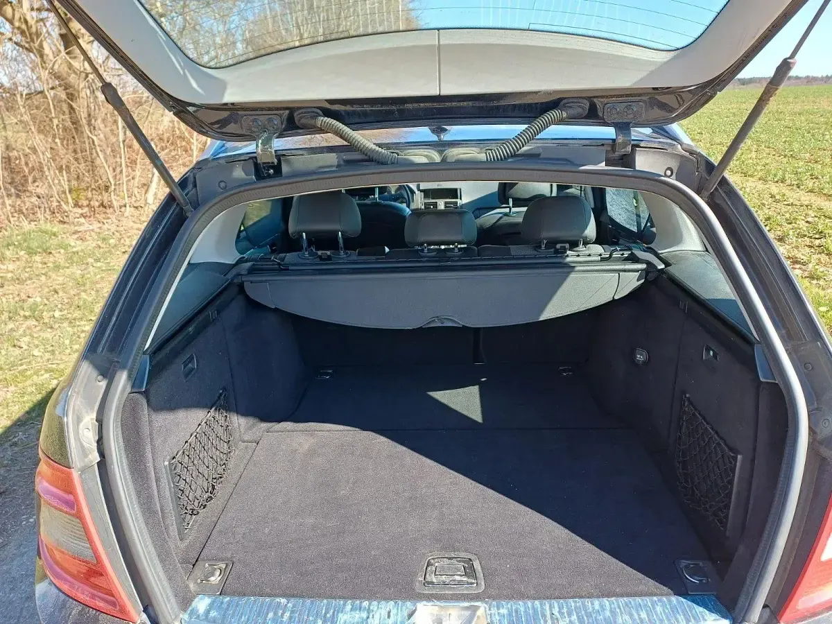 Gebraucht Mercedes C180 156 PS (114 kW) 2009 Schwarz Kombi