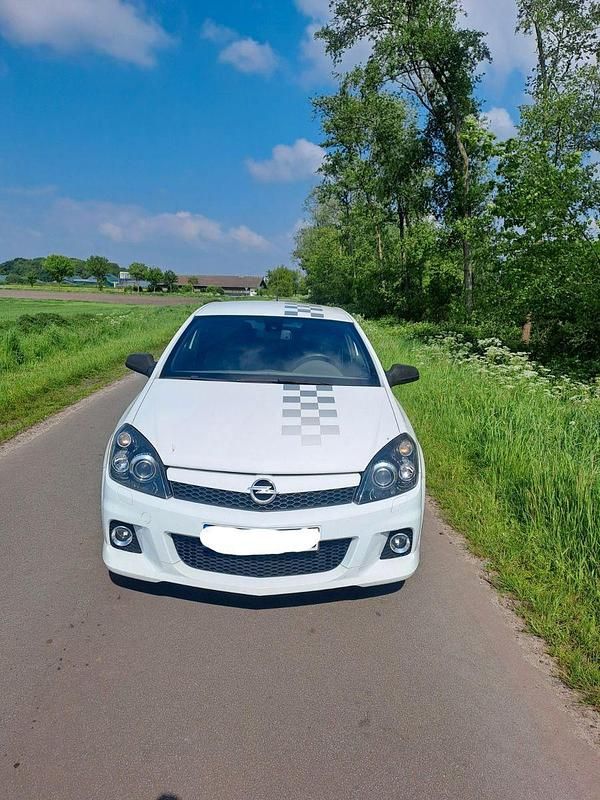 Gebraucht Opel Astra Edition 241 PS (177 kW) 2008 Limousine