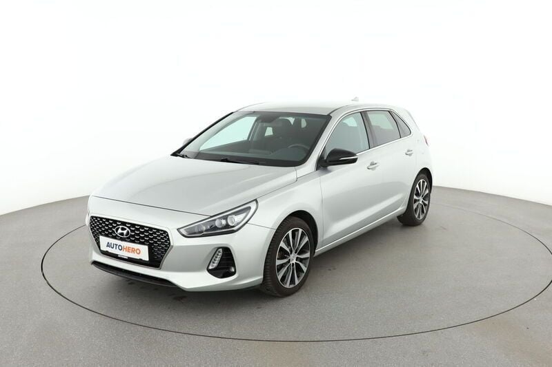 Silber Gebraucht 2017 Hyundai i30 Intro Edition Limousine | 13.550 € (Fairer Preis) - Bild 1/4