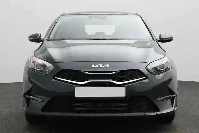 Gebraucht Kia Ceed 140 PS (102 kW) 2025 Pentametal metallic Kleinwagen
