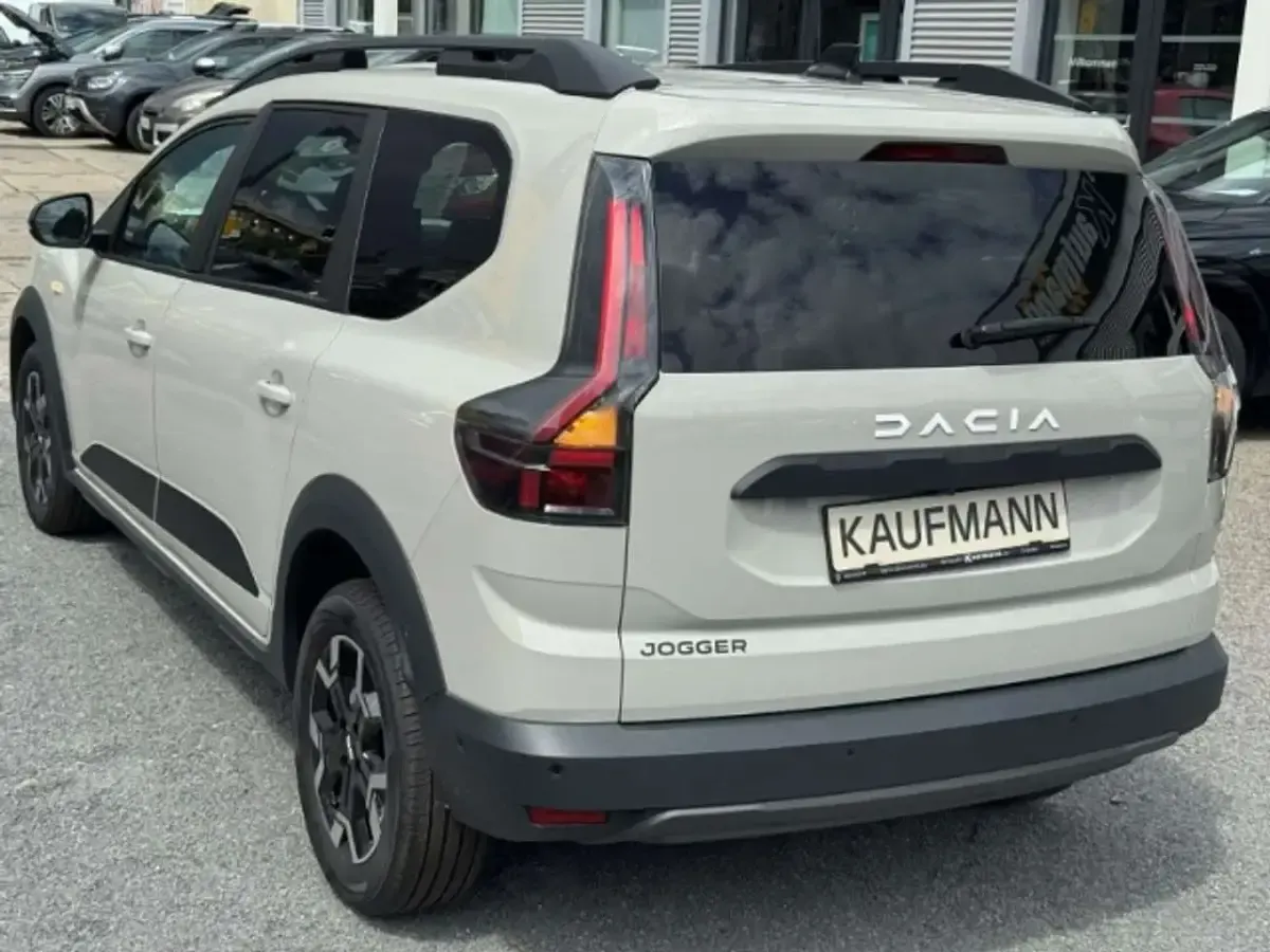 Neu Dacia Jogger Journey 110 PS (80 kW) 2026 Sandsteinbeige Van / Kleinbus