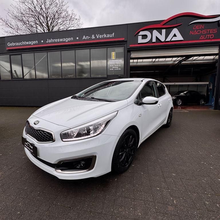 Gebraucht Kia Ceed 99 PS (72 kW) 2018 Weiß Kleinwagen