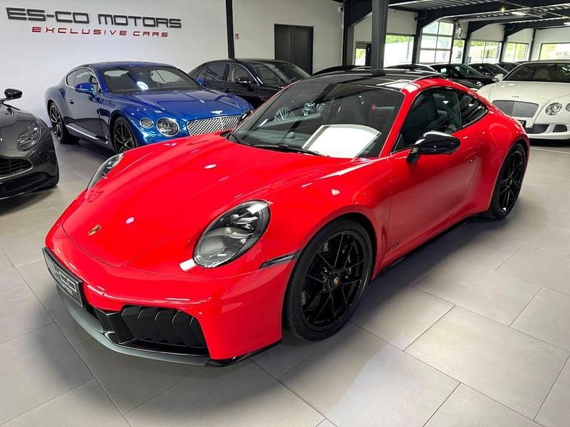 Rot Neu 2025 Porsche 911 Carrera GTS Limousine | 186.900 € (Superpreis) - Bild 1/4