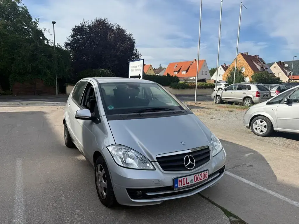 Gebraucht Mercedes A180 116 PS (85 kW) 2011 Silber Kleinwagen