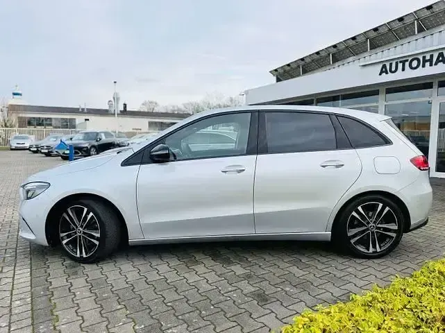 Gebraucht Mercedes B180 Progressive 136 PS (100 kW) 2019 Iridiumsilber  metalliclack Kleinwagen
