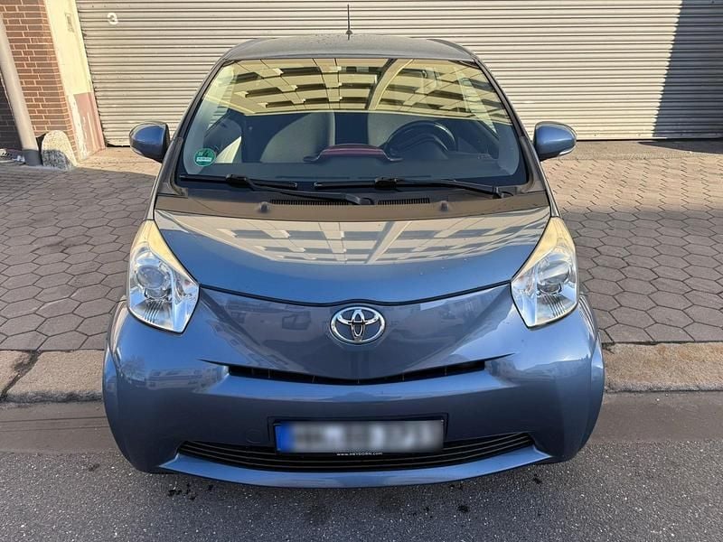 Gebraucht Toyota iQ 98 PS (72 kW) 2011 Blau Kleinwagen