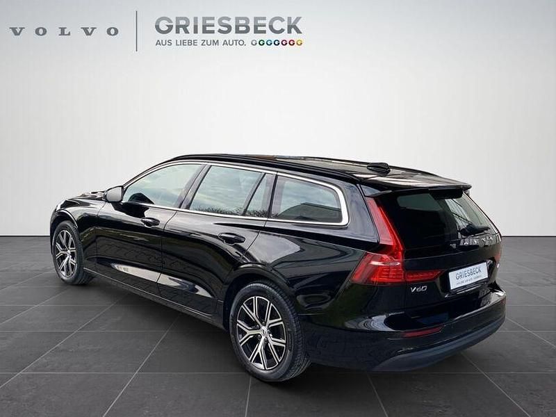 Gebraucht Volvo V60 Core 197 PS (144 kW) 2022 Black solid stone / solid Kombi