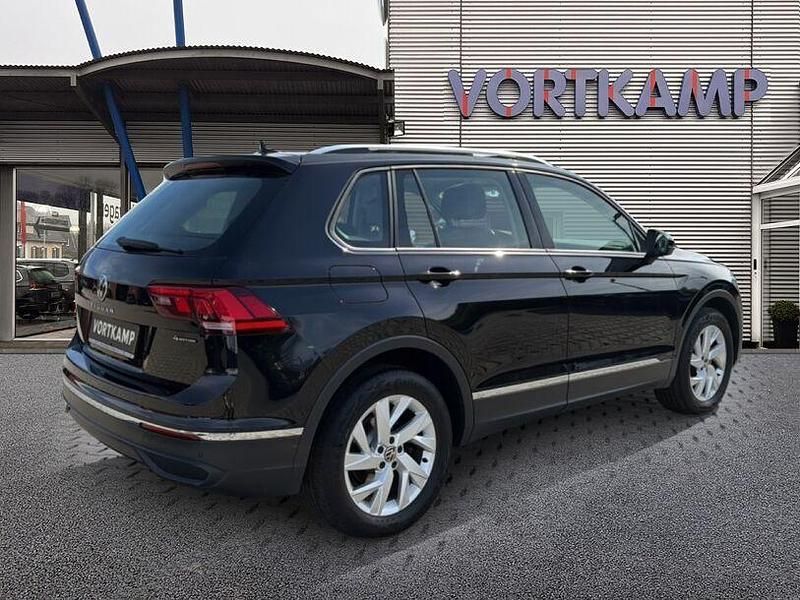 Gebraucht VW Tiguan 150 PS (110 kW) 2022 Deep black perleffekt (metallic) SUV