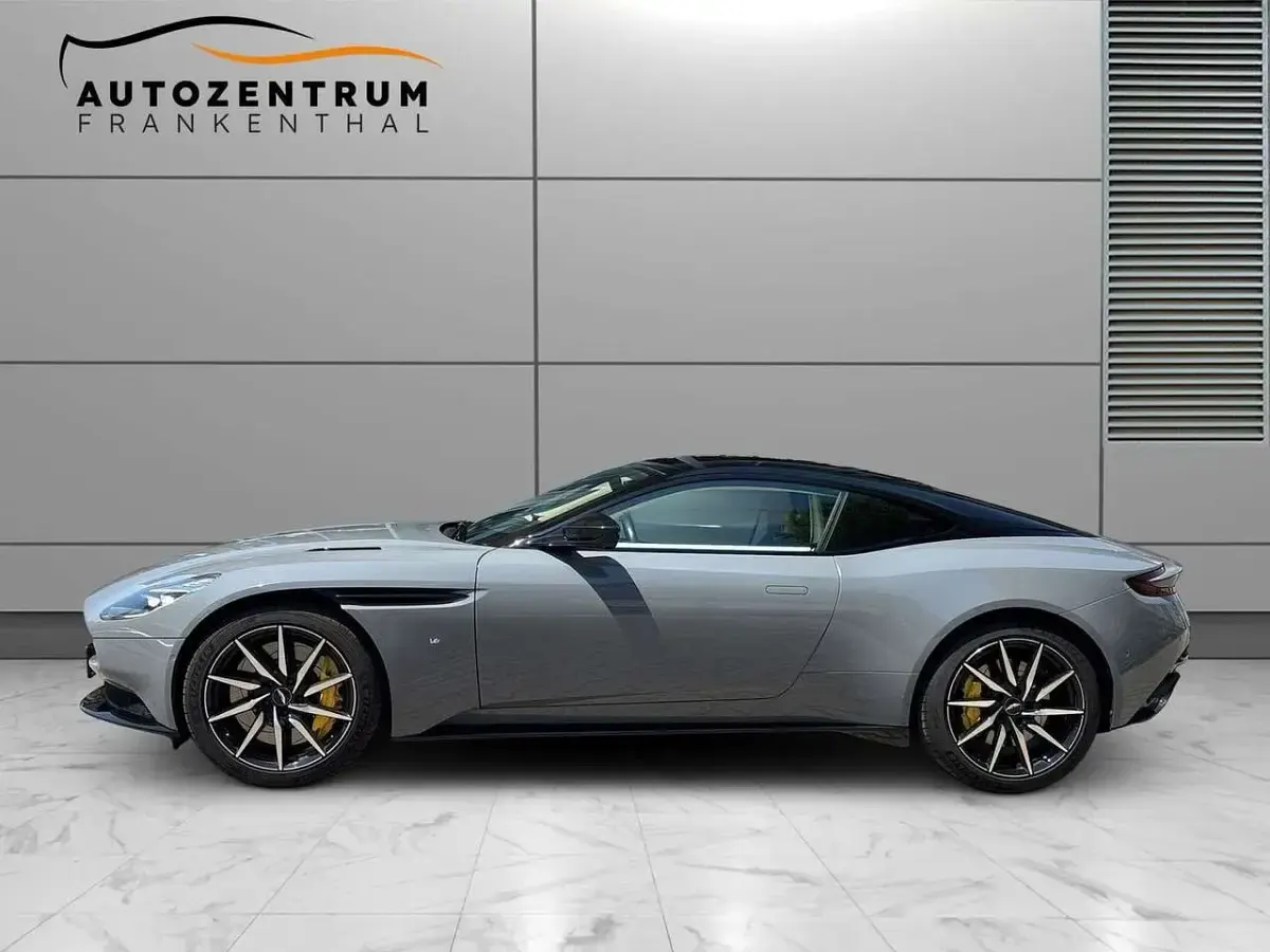 Gebraucht Aston Martin DB11 638 PS (469 kW) 2016 Arizona bronze Coupé