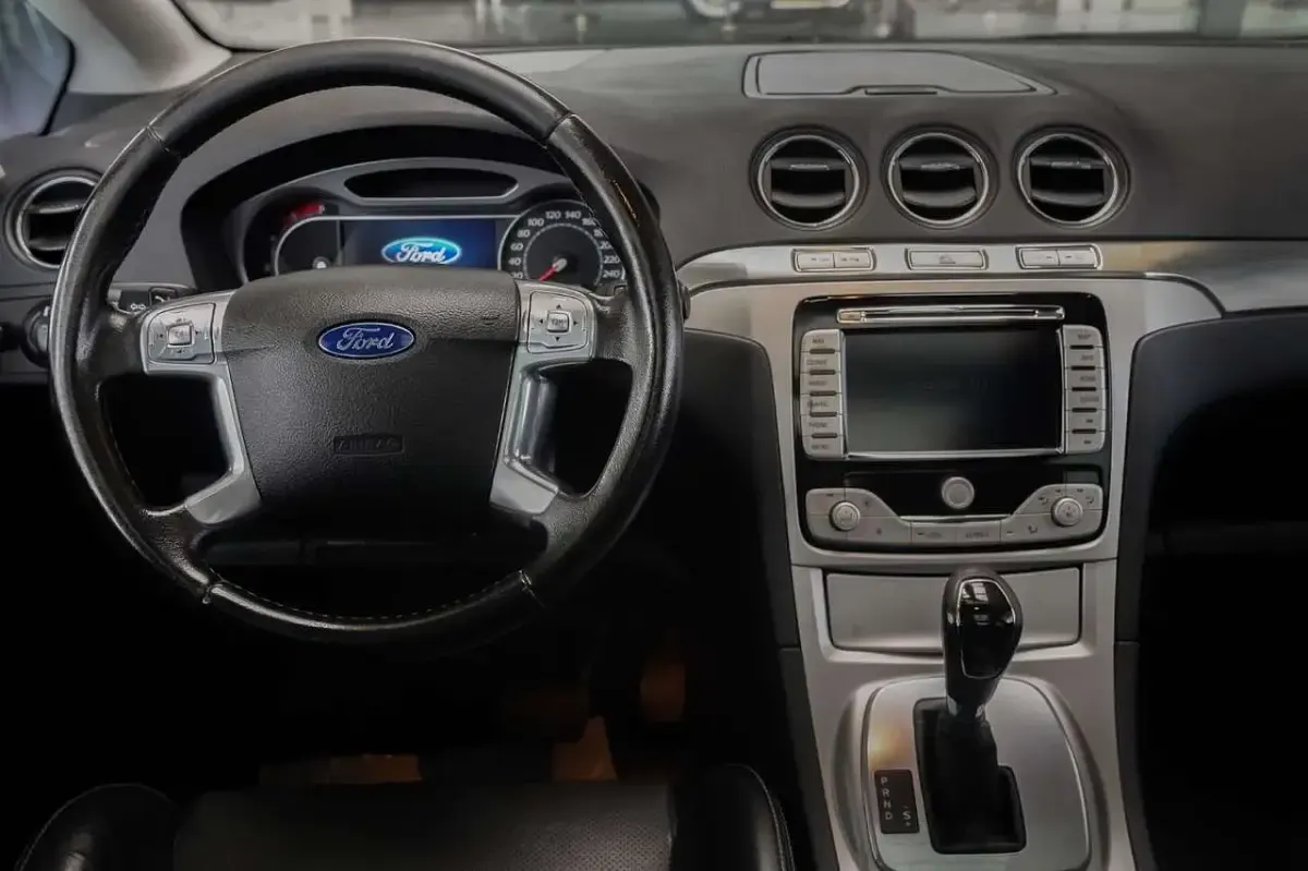 Gebraucht Ford S-MAX Titanium 140 PS (102 kW) 2009 Grün Van / Kleinbus