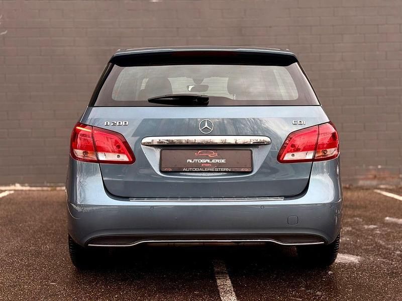 Gebraucht Mercedes B200 136 PS (100 kW) 2015 Blau Van / Kleinbus