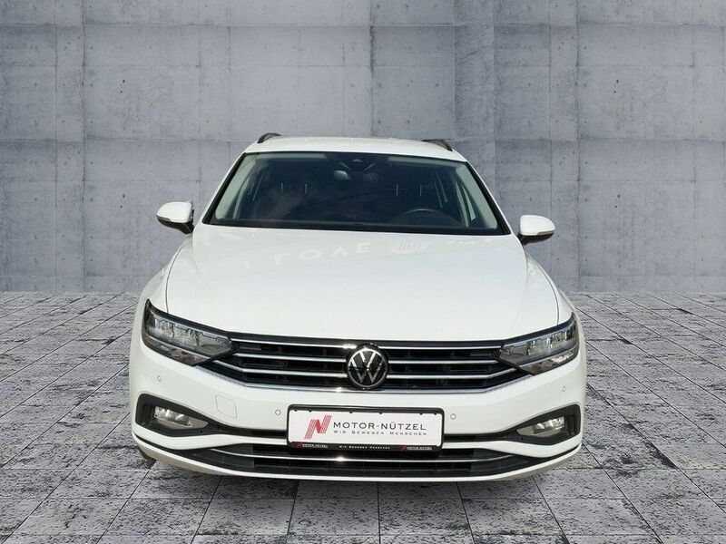Gebraucht VW Passat Business 150 PS (110 kW) 2022 Pure white Kombi