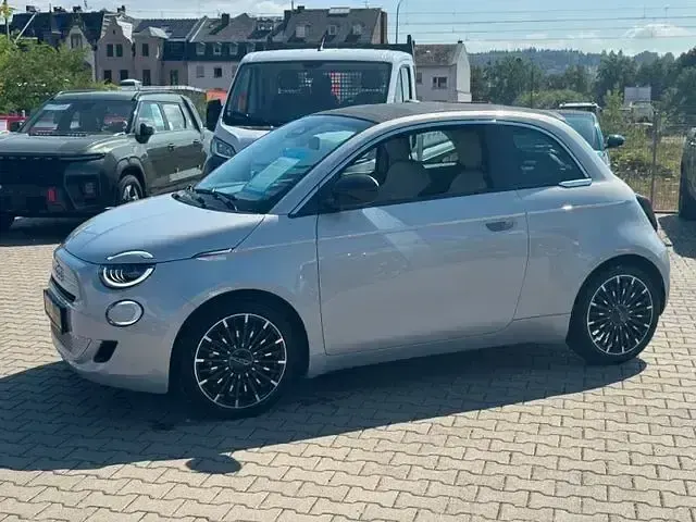 Gebraucht Fiat 500C La Prima 65 PS (47 kW) 2026 Blau Cabrio