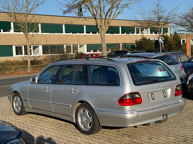Gebraucht Mercedes E320 Avantgarde 197 PS (144 kW) 2001 Silber Kombi