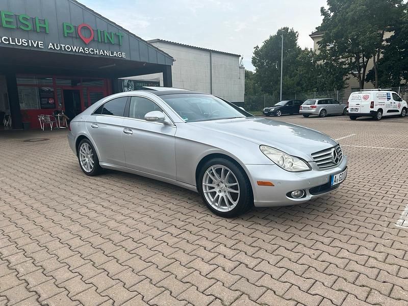 Grau Gebraucht 2005 Mercedes CLS500 Limousine | 9.500 € - Bild 1/4