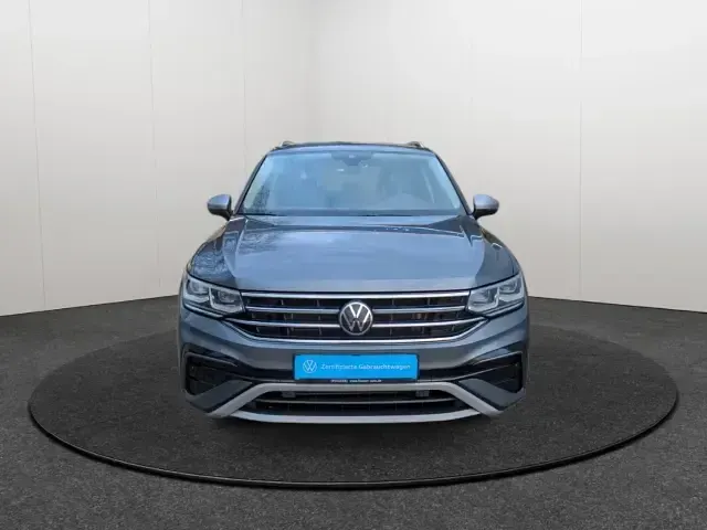 Gebraucht VW Tiguan Allspace Elegance 200 PS (147 kW) 2023 Grau SUV