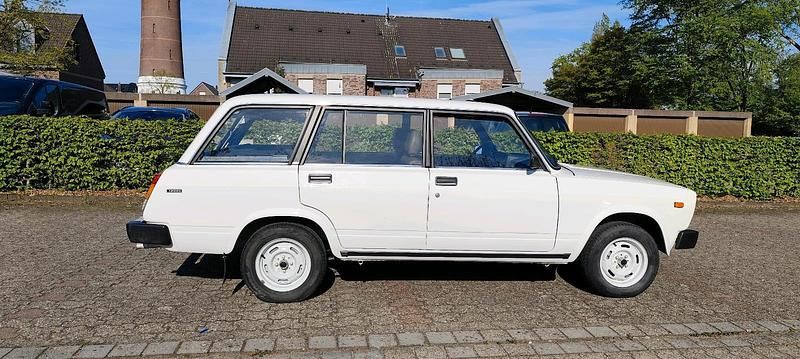 Second-hand Lada 2104 65 CP (47 kW) 1988 Alb Break