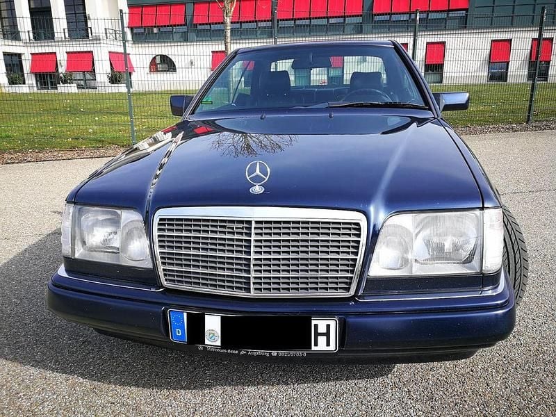 Gebraucht Mercedes E300 220 PS (161 kW) 1991 Blau Coupé