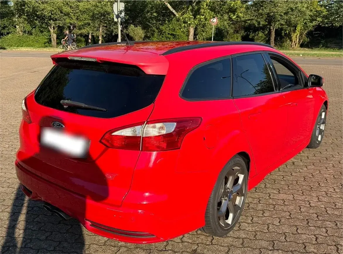 Gebraucht Ford Focus ST 250 PS (183 kW) 2012 Rot Kombi