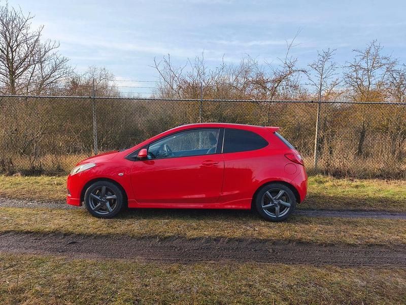 Second-hand Mazda 2 75 CP (55 kW) 2010 Roșu Hatchback