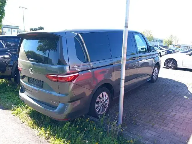 Second-hand VW Multivan Life 218 CP (160 kW) 2022 Gri Monovolum
