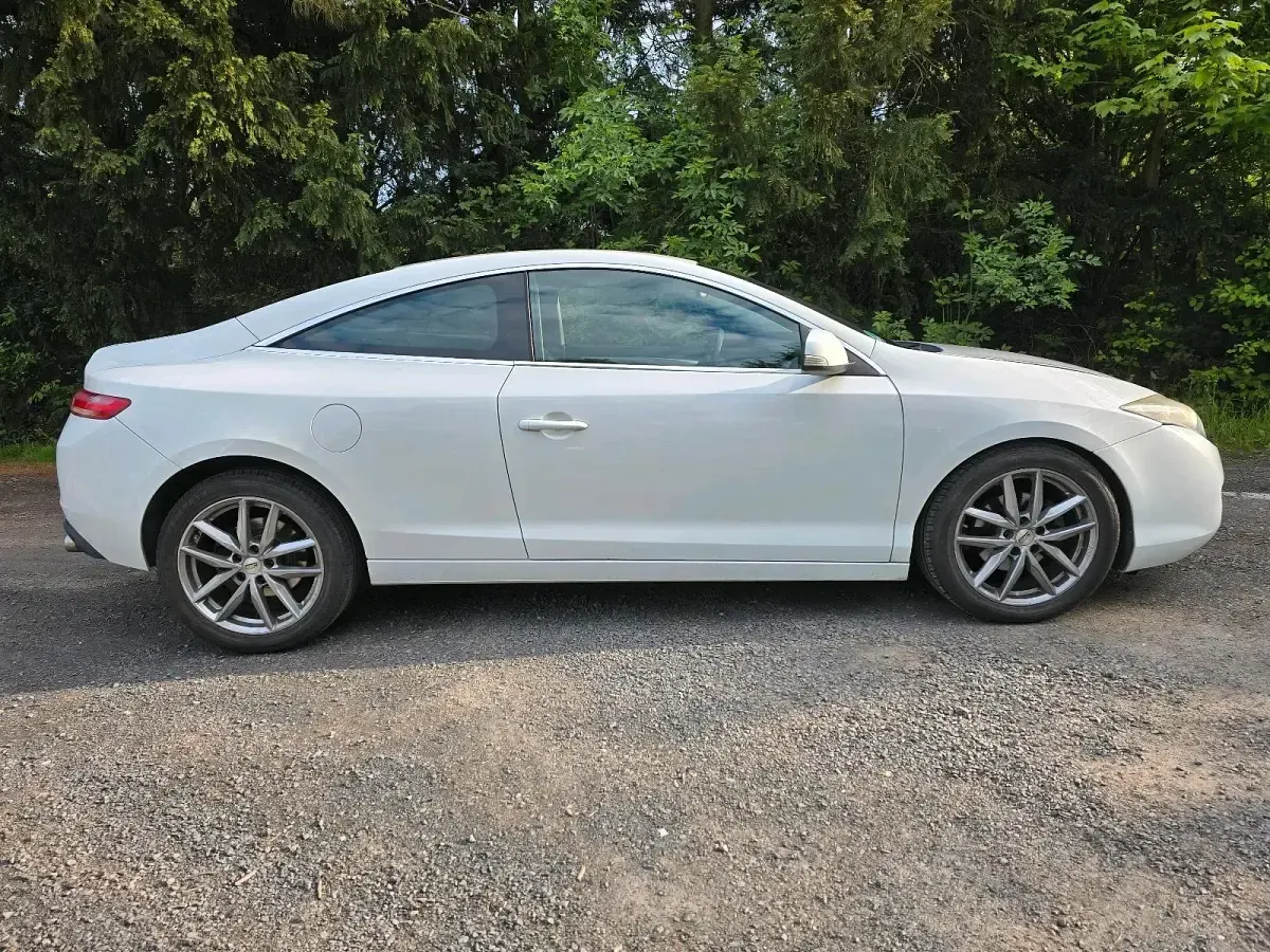 Gebraucht Renault Laguna Coupé 150 PS (110 kW) 2009 Weiß Coupé