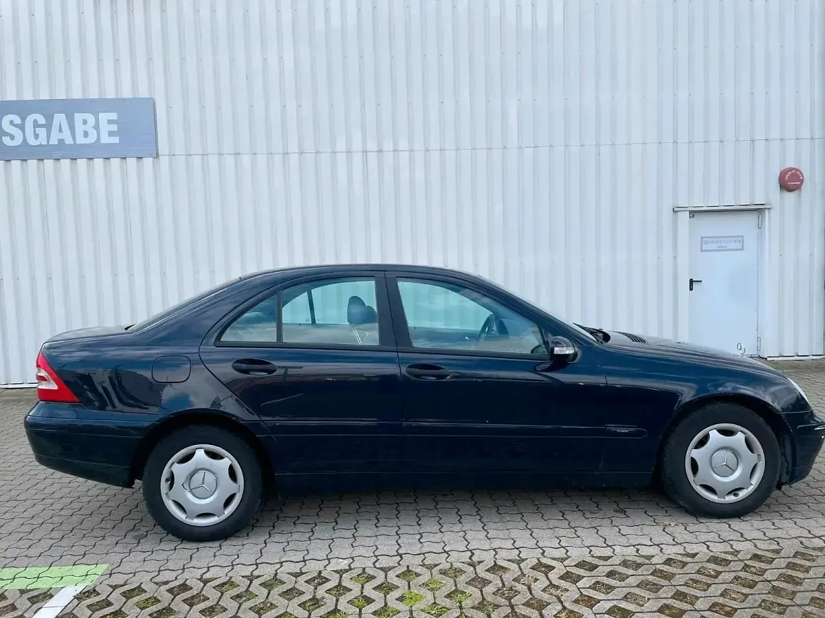 Gebraucht Mercedes C180 129 PS (94 kW) 2001 Blau Limousine