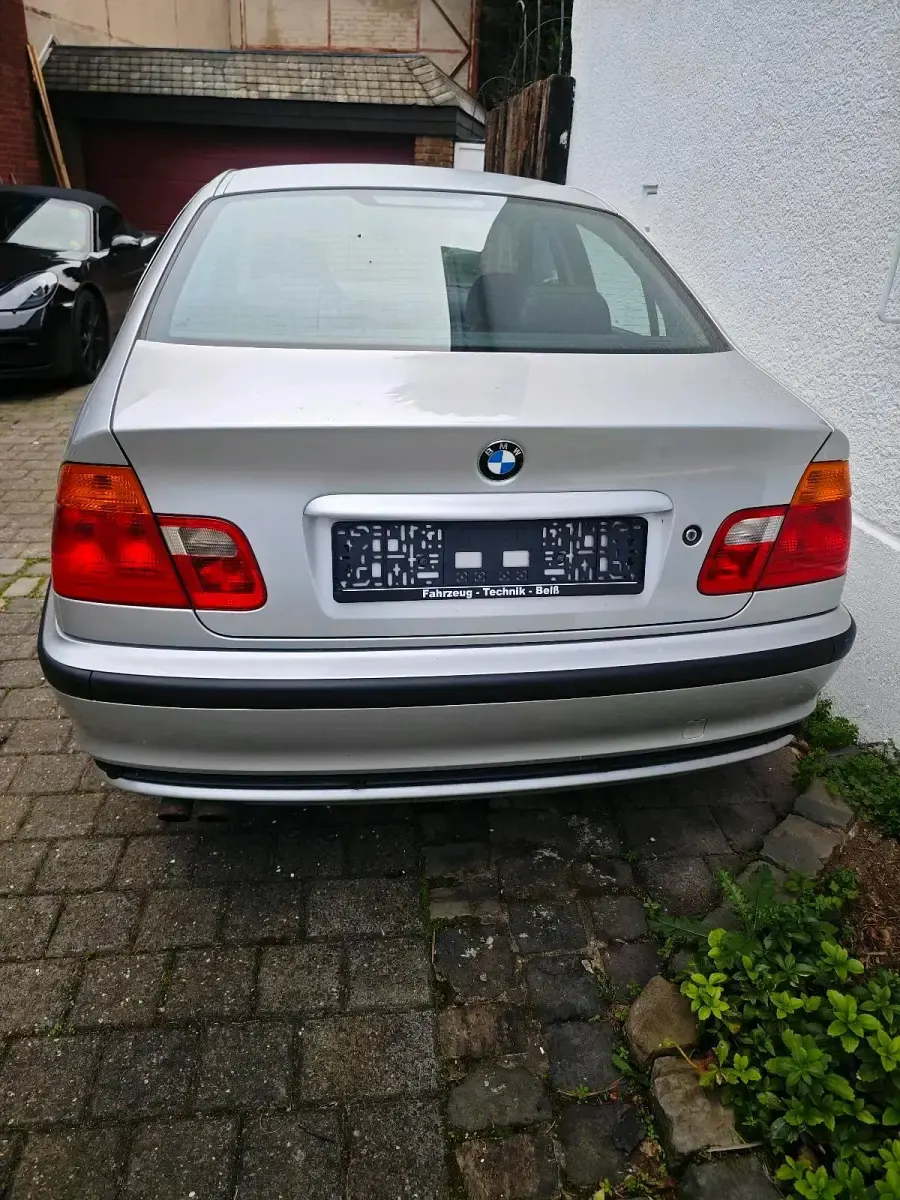 Gebraucht BMW 323 170 PS (125 kW) 1998 Silber Limousine