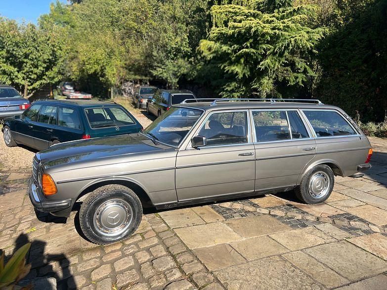 Silber Gebraucht 1983 Mercedes 200 Kombi | 14.800 € - Bild 1/4