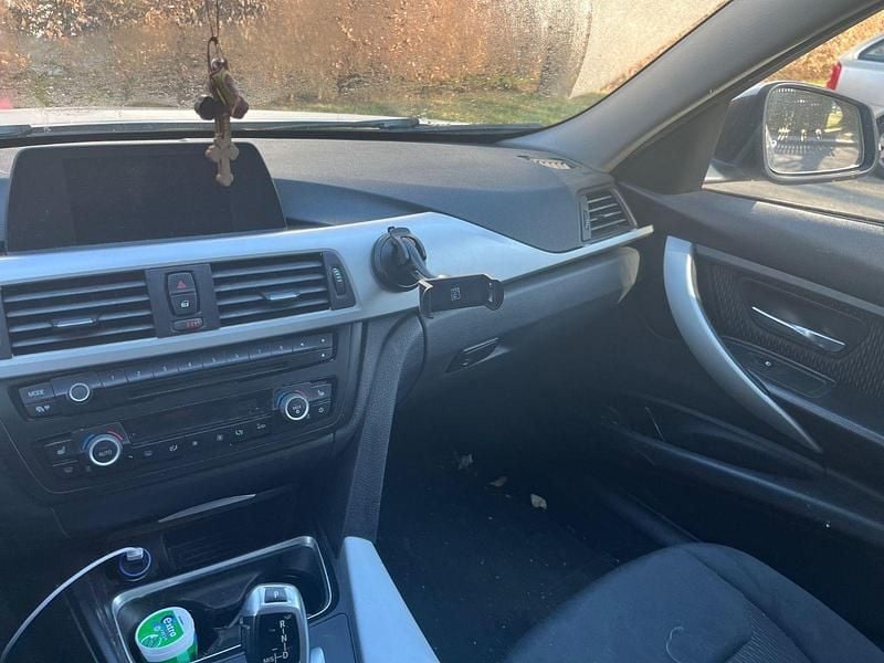 Second-hand BMW 320 Efficient Dynamics 163 CP (119 kW) 2012 Negru Berlinǎ