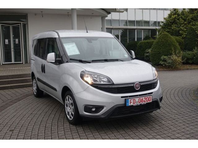 Grau Gebraucht 2022 Fiat Doblò Van / Kleinbus | 21.490 € (Fairer Preis) - Bild 1/4