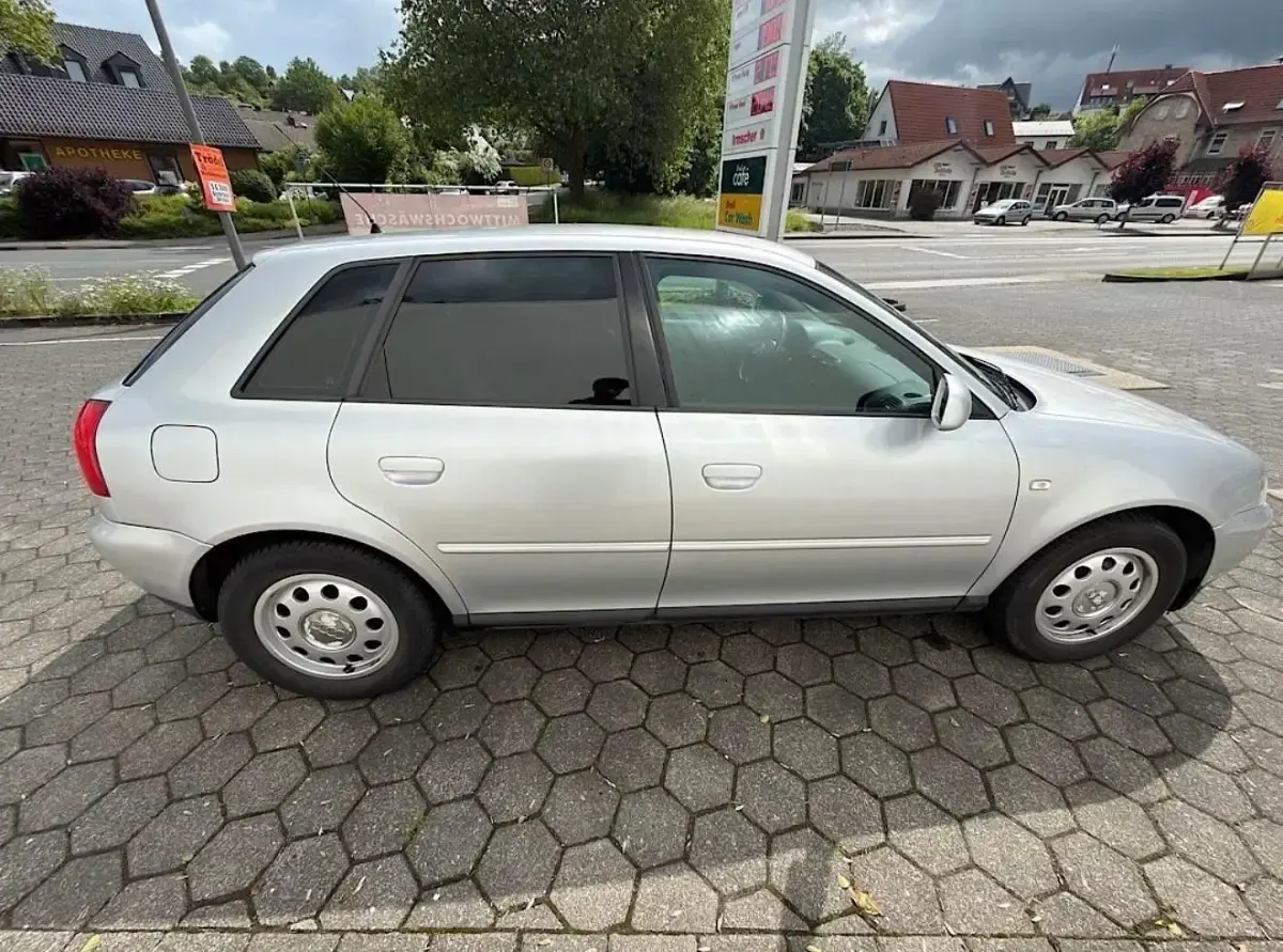 Gebraucht Audi A3 Attraction 102 PS (75 kW) 2003 Silber Kleinwagen