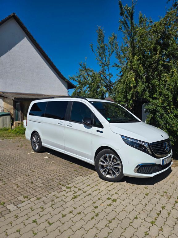 Weiß Gebraucht 2022 Mercedes EQV300 Van / Kleinbus | 44.900 € (Fairer Preis) - Bild 1/4
