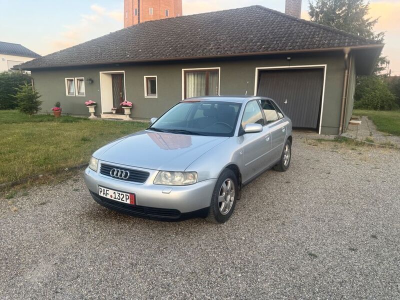 Silber Gebraucht 2004 Audi A3 Ambiente Limousine | 1.000 € (Superpreis) - Bild 1/4