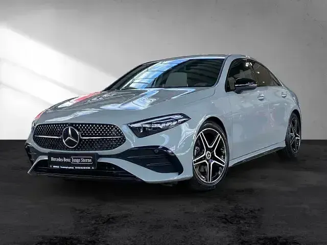 Gebraucht Mercedes A200 AMG line 163 PS (119 kW) 2025 Grau Limousine