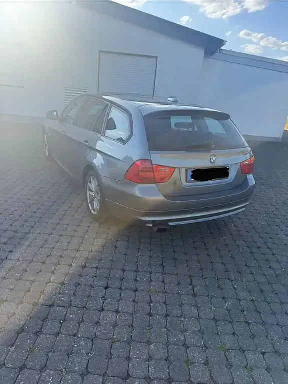 Gebraucht BMW 320 Sport Line 184 PS (135 kW) 2011 Grau Kombi