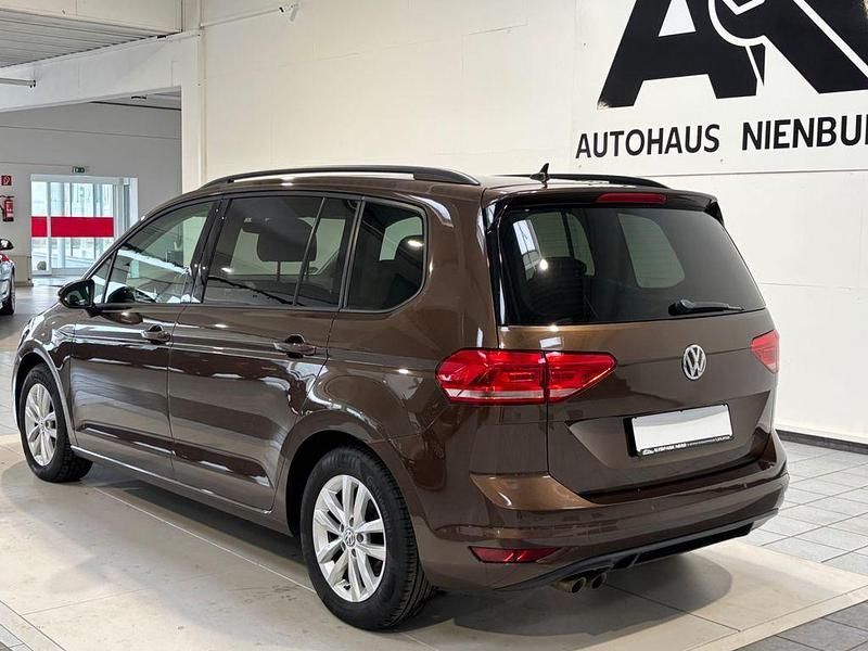 Gebraucht VW Touran 150 PS (110 kW) 2015 Braun Van / Kleinbus