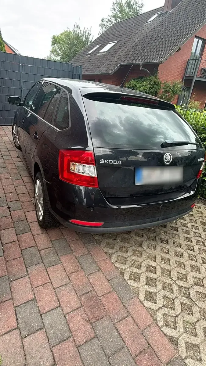 Gebraucht Skoda Rapid 90 PS (66 kW) 2014 Schwarz Kleinwagen