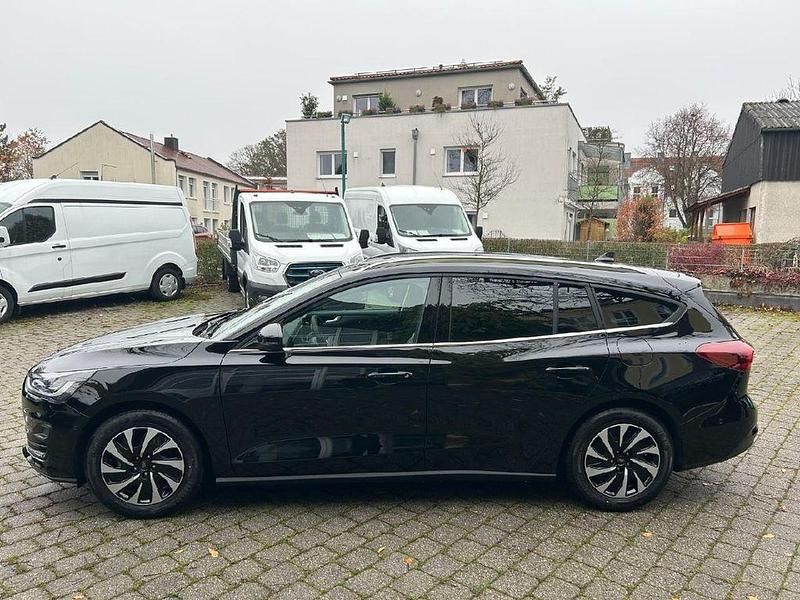 Gebraucht Ford Focus Titanium 125 PS (91 kW) 2024 Schwarz Limousine