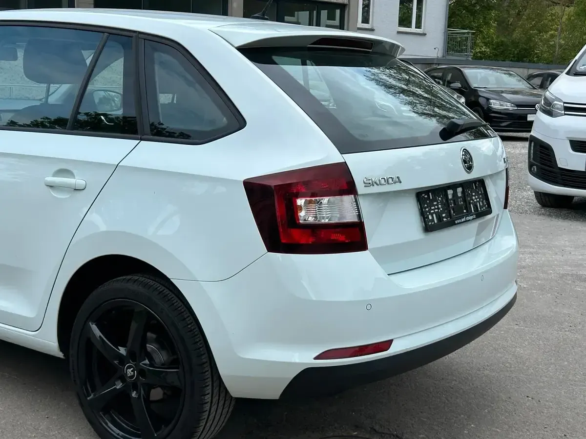 Gebraucht Skoda Rapid 90 PS (66 kW) 2017 Weiß Kleinwagen