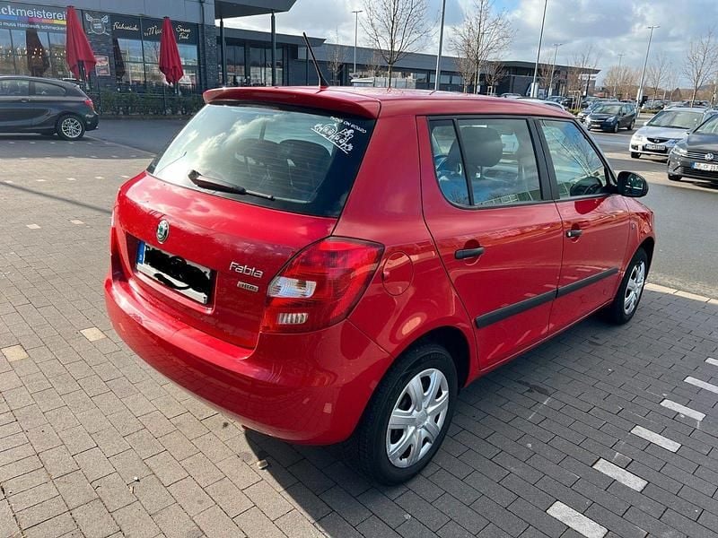 Gebraucht Skoda Fabia 60 PS (44 kW) 2012 Rot Kleinwagen