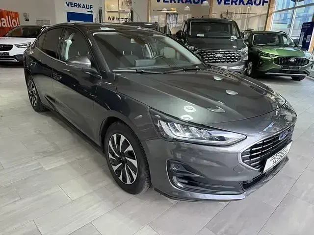 Gebraucht Ford Focus Titanium 116 PS (85 kW) 2025 Grau Limousine