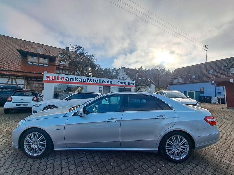 Gebraucht Mercedes E220 170 PS (125 kW) 2011 Silber Limousine