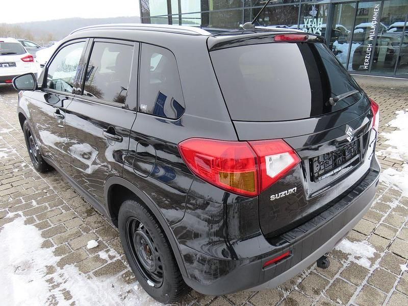 Gebraucht Suzuki Vitara Comfort 120 PS (88 kW) 2018 Schwarz SUV