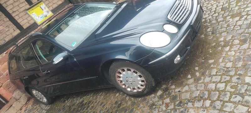 Second-hand Mercedes E240 177 CP (130 kW) 2004 Albastru Break