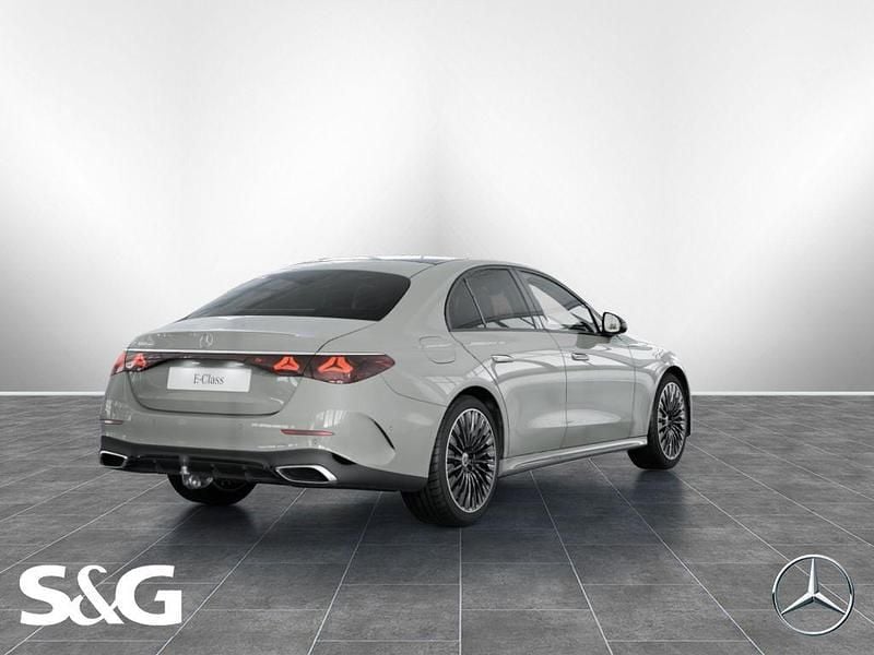 Gebraucht Mercedes E300 AMG 197 PS (144 kW) 2024 Manufaktur lack manufaktur alpin Limousine